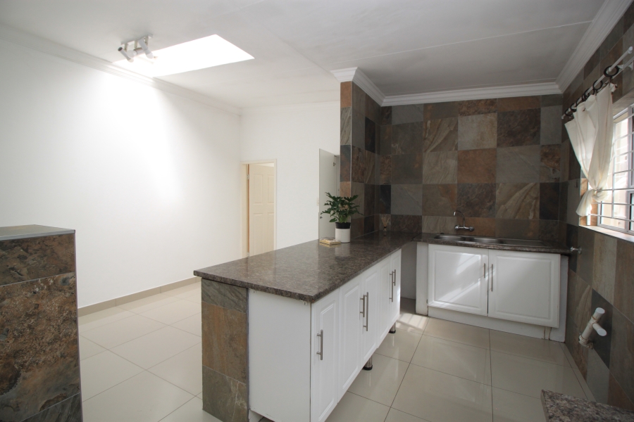 To Let 1 Bedroom Property for Rent in Highlands North Gauteng