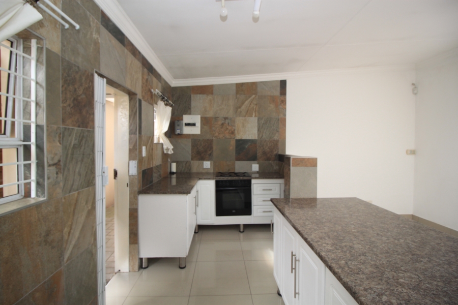 To Let 1 Bedroom Property for Rent in Highlands North Gauteng