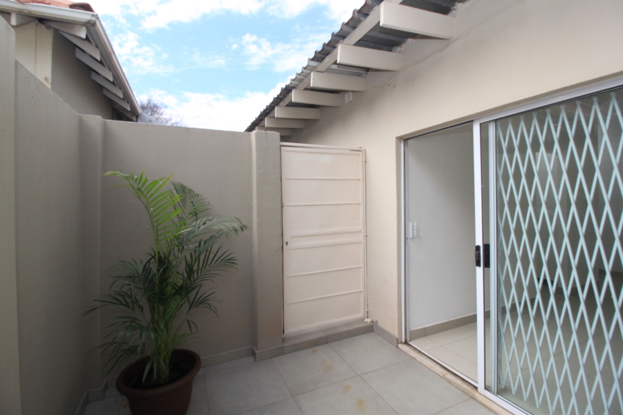 To Let 1 Bedroom Property for Rent in Highlands North Gauteng