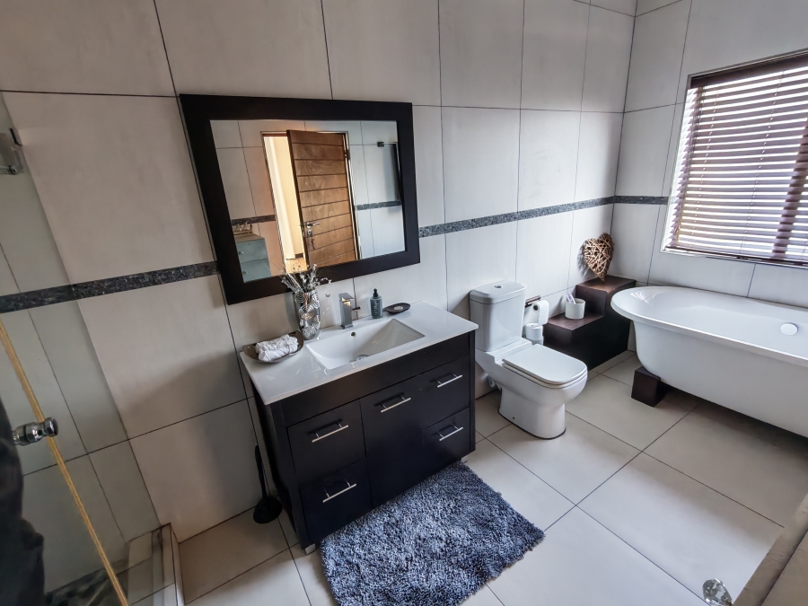 4 Bedroom Property for Sale in Magaliesberg Country Estate Gauteng