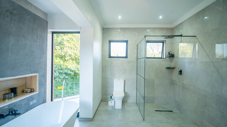 4 Bedroom Property for Sale in Helderfontein Estate Gauteng