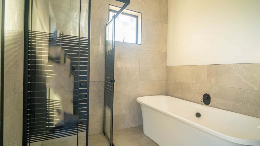 4 Bedroom Property for Sale in Helderfontein Estate Gauteng
