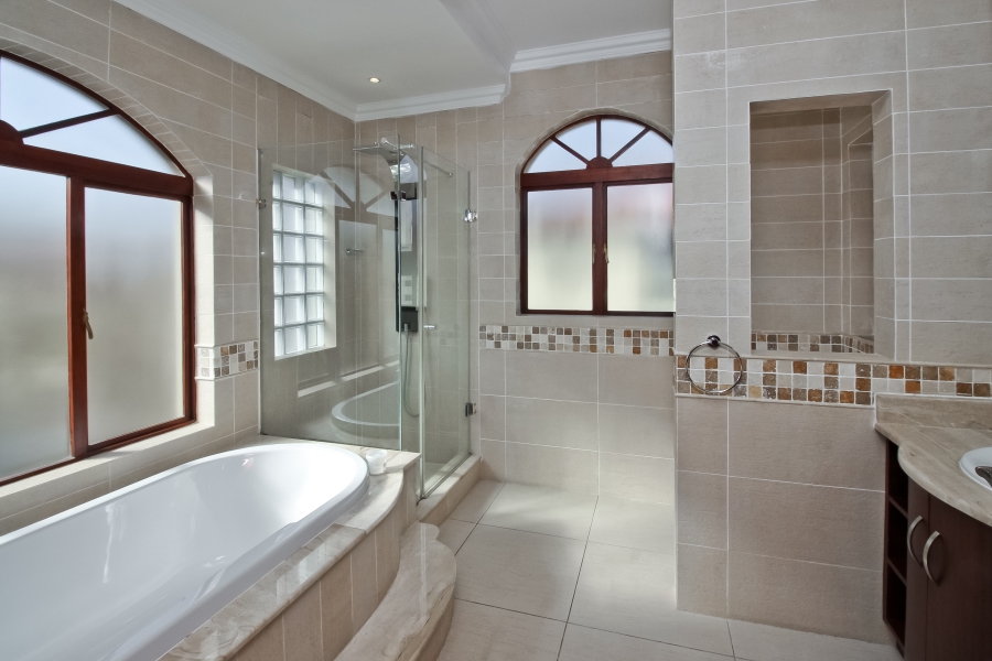 To Let 4 Bedroom Property for Rent in Sandown Gauteng