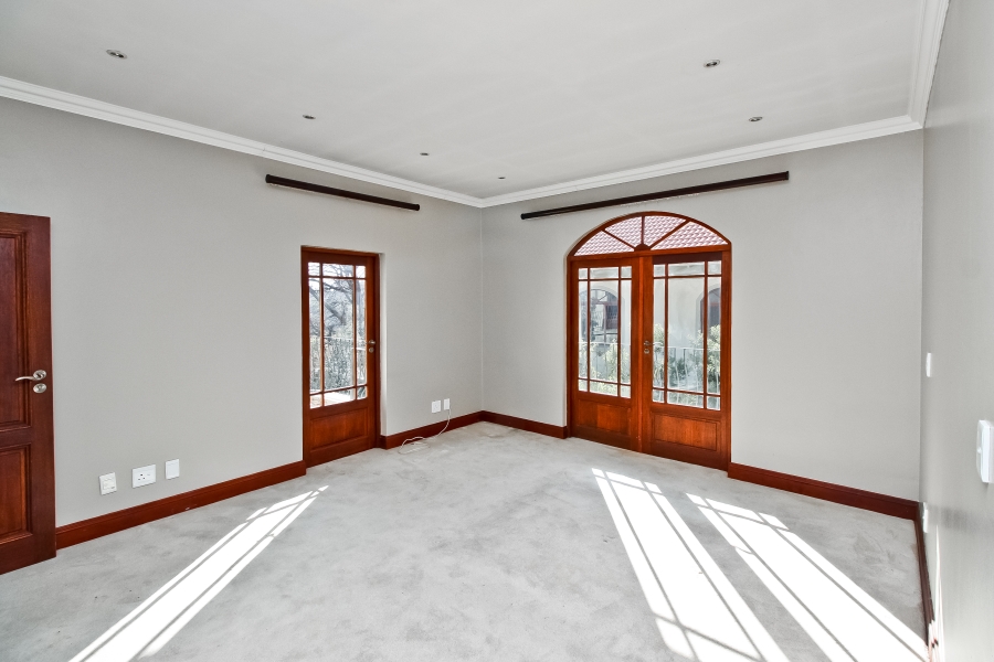 To Let 4 Bedroom Property for Rent in Sandown Gauteng