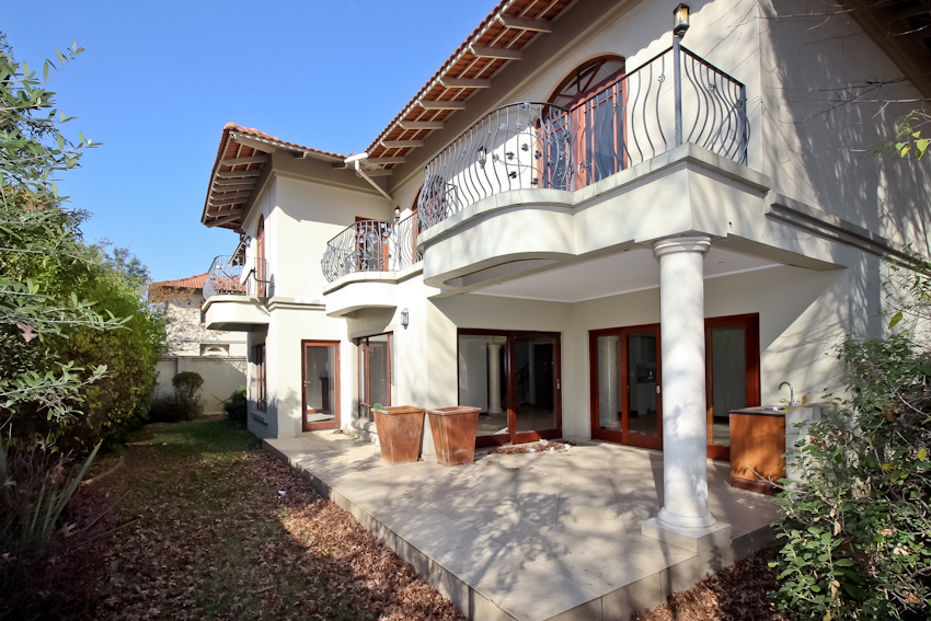 To Let 4 Bedroom Property for Rent in Sandown Gauteng