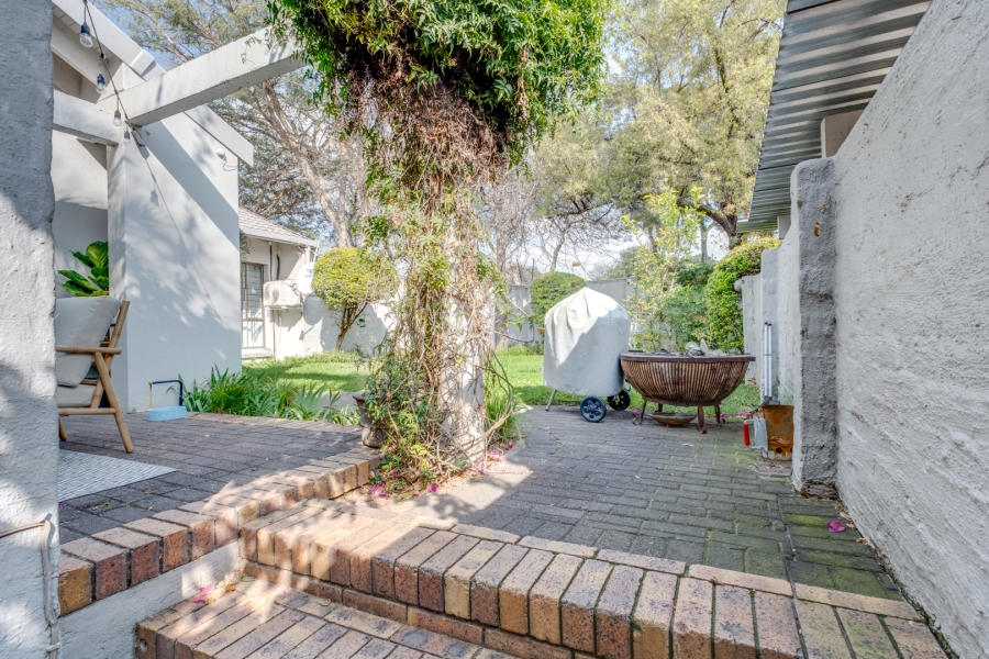 2 Bedroom Property for Sale in Lonehill Gauteng