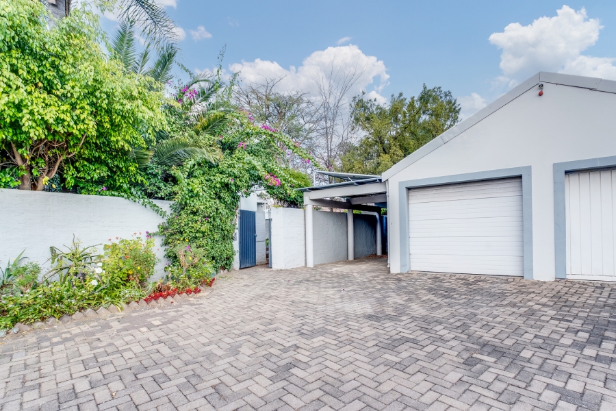 2 Bedroom Property for Sale in Lonehill Gauteng