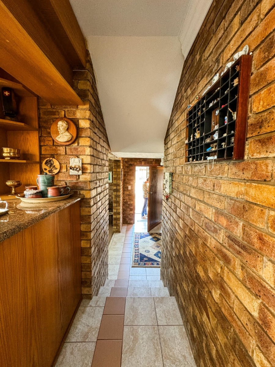 5 Bedroom Property for Sale in Montana Park Gauteng