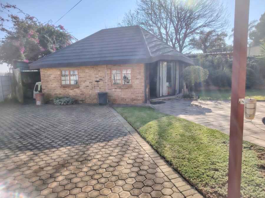 3 Bedroom Property for Sale in Greenhills Gauteng