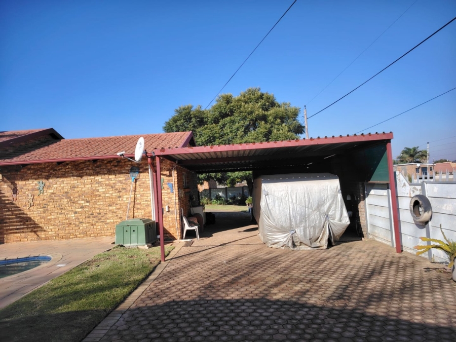 3 Bedroom Property for Sale in Greenhills Gauteng