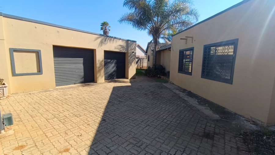 4 Bedroom Property for Sale in Randpoort Gauteng