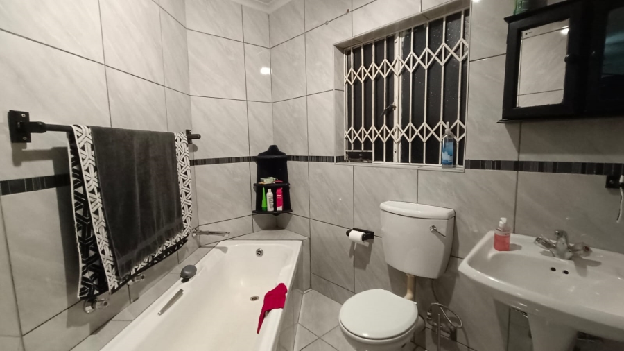 4 Bedroom Property for Sale in Randpoort Gauteng