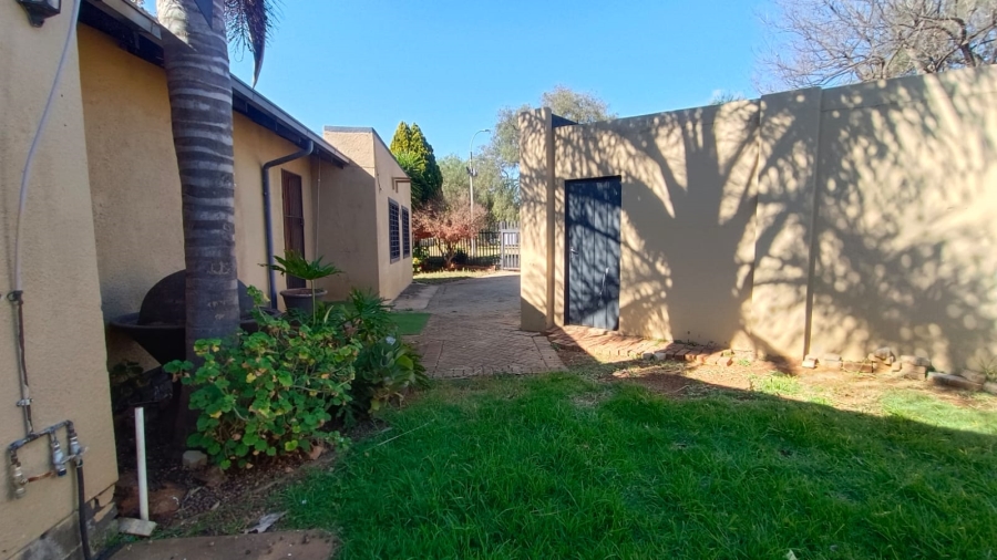 4 Bedroom Property for Sale in Randpoort Gauteng
