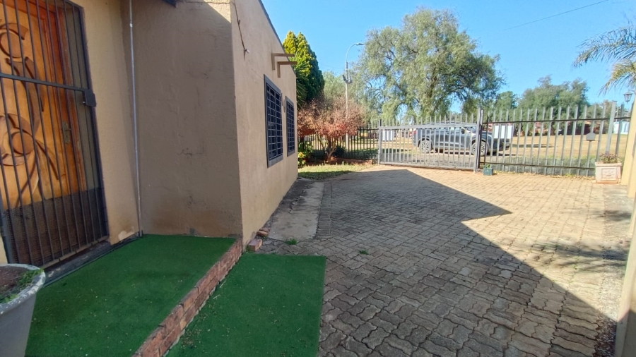 4 Bedroom Property for Sale in Randpoort Gauteng