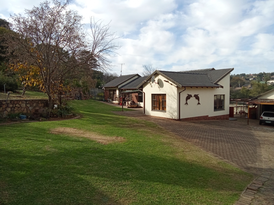 4 Bedroom Property for Sale in Breaunanda Gauteng