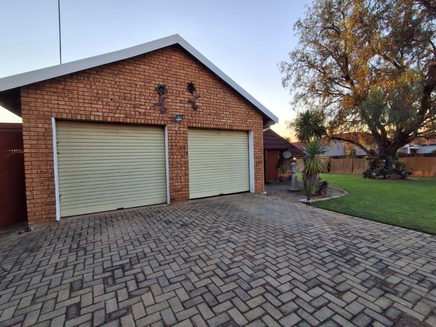 3 Bedroom Property for Sale in Carletonville Central Gauteng