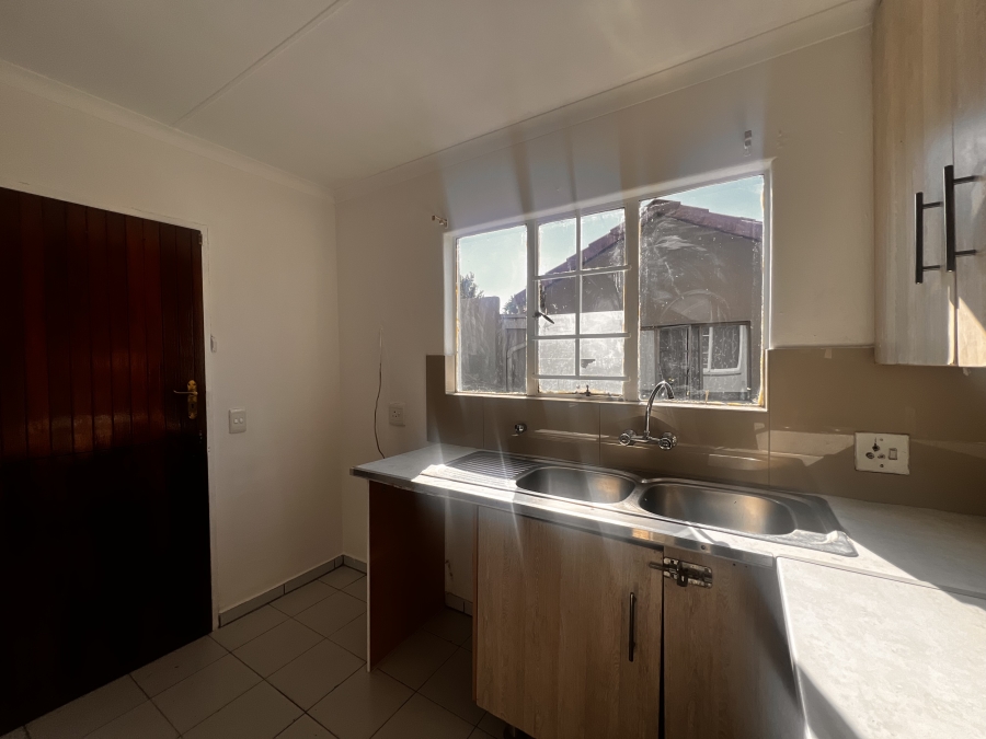 3 Bedroom Property for Sale in Bromhof Gauteng