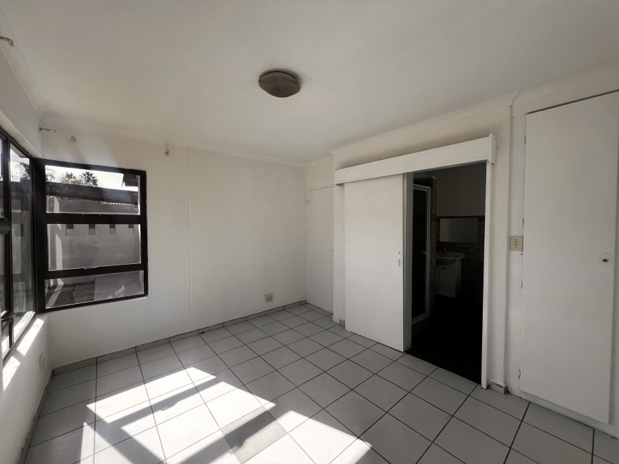 3 Bedroom Property for Sale in Bromhof Gauteng