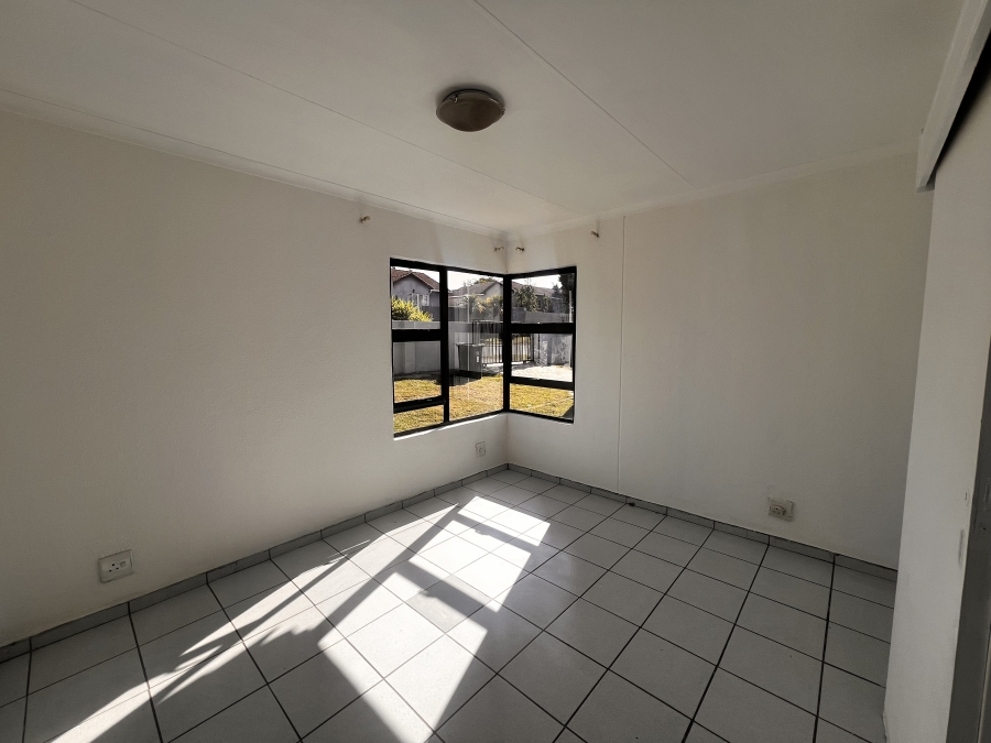 3 Bedroom Property for Sale in Bromhof Gauteng