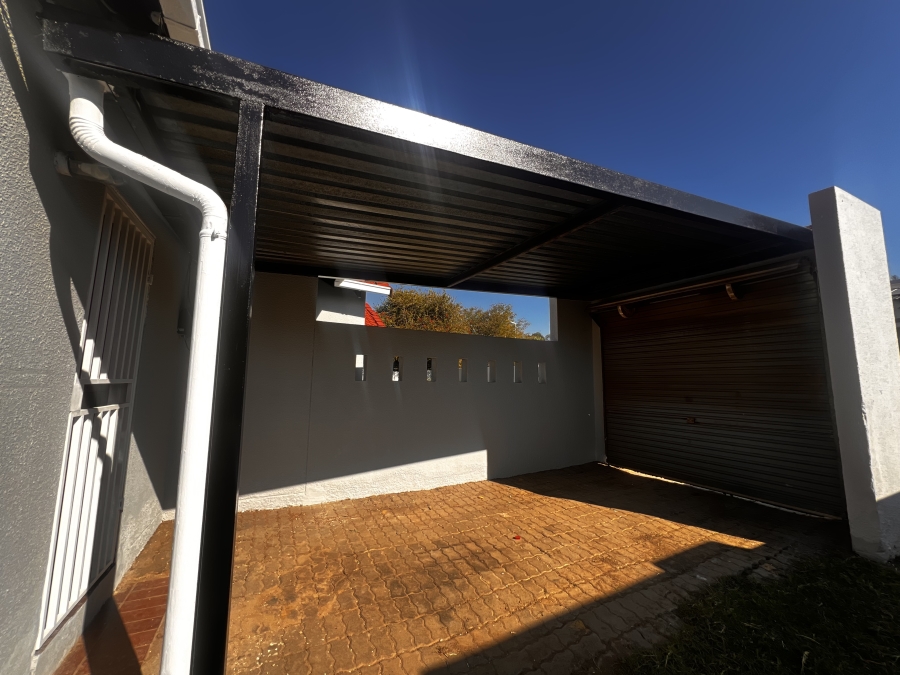 3 Bedroom Property for Sale in Bromhof Gauteng