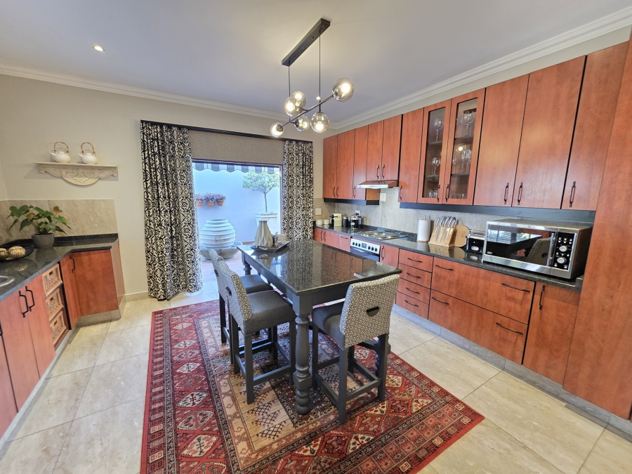 To Let 2 Bedroom Property for Rent in Waterkloof Ridge Gauteng