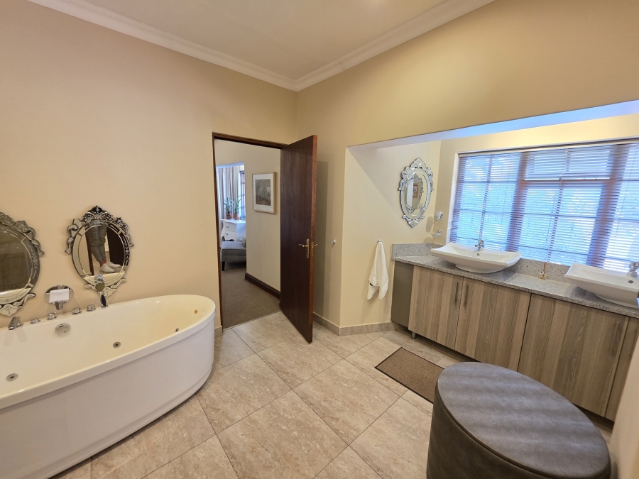 To Let 2 Bedroom Property for Rent in Waterkloof Ridge Gauteng
