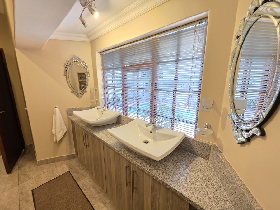 To Let 2 Bedroom Property for Rent in Waterkloof Ridge Gauteng