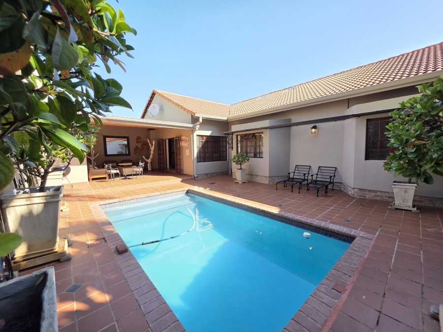 To Let 2 Bedroom Property for Rent in Waterkloof Ridge Gauteng