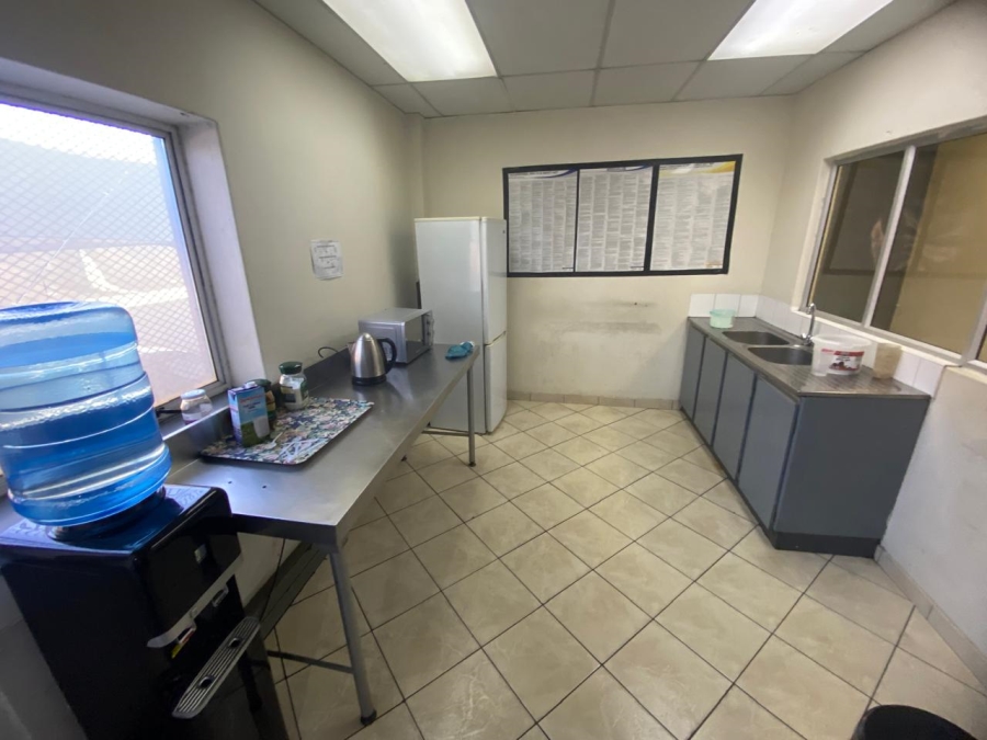 To Let Commercial Property for Rent in Randjespark Gauteng