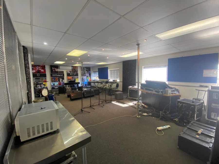 To Let Commercial Property for Rent in Randjespark Gauteng