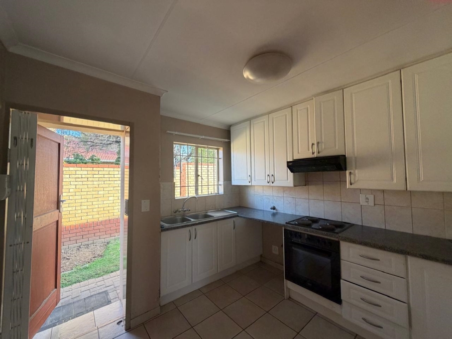 To Let 2 Bedroom Property for Rent in Noordwyk Gauteng