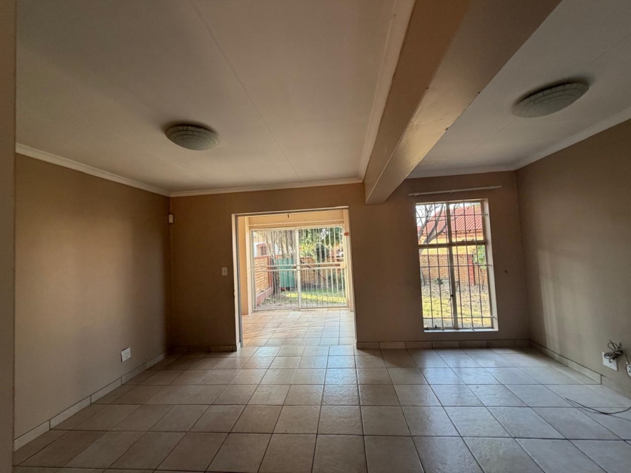 To Let 2 Bedroom Property for Rent in Noordwyk Gauteng