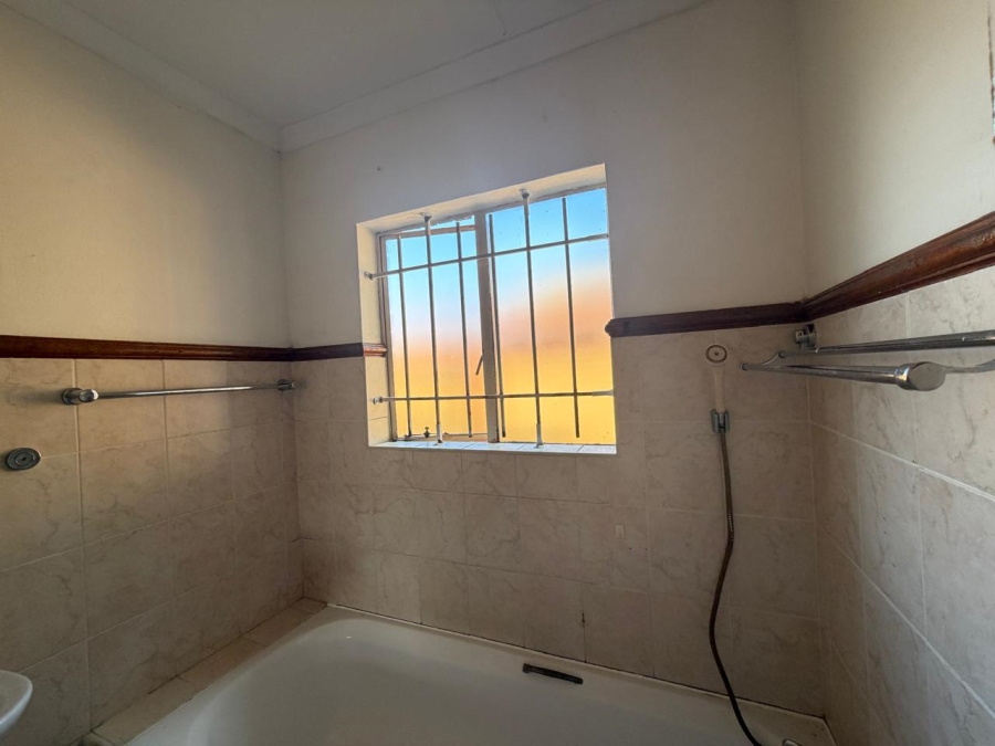 To Let 2 Bedroom Property for Rent in Noordwyk Gauteng