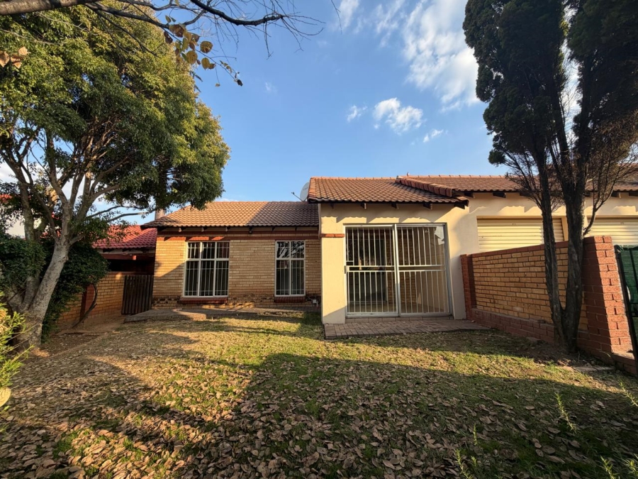 To Let 2 Bedroom Property for Rent in Noordwyk Gauteng