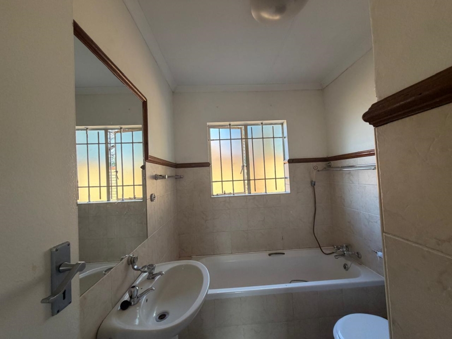 To Let 2 Bedroom Property for Rent in Noordwyk Gauteng