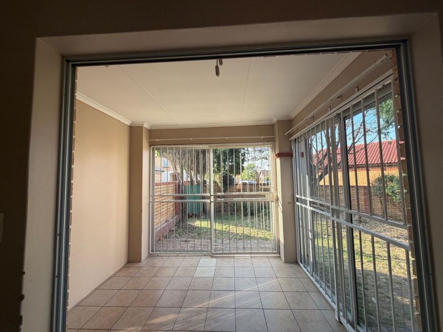 To Let 2 Bedroom Property for Rent in Noordwyk Gauteng
