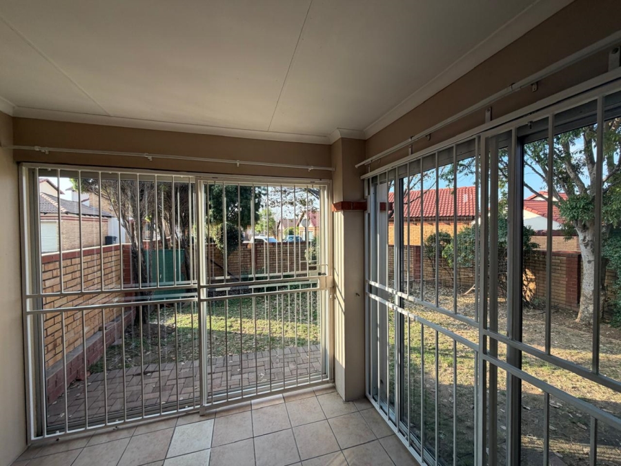 To Let 2 Bedroom Property for Rent in Noordwyk Gauteng
