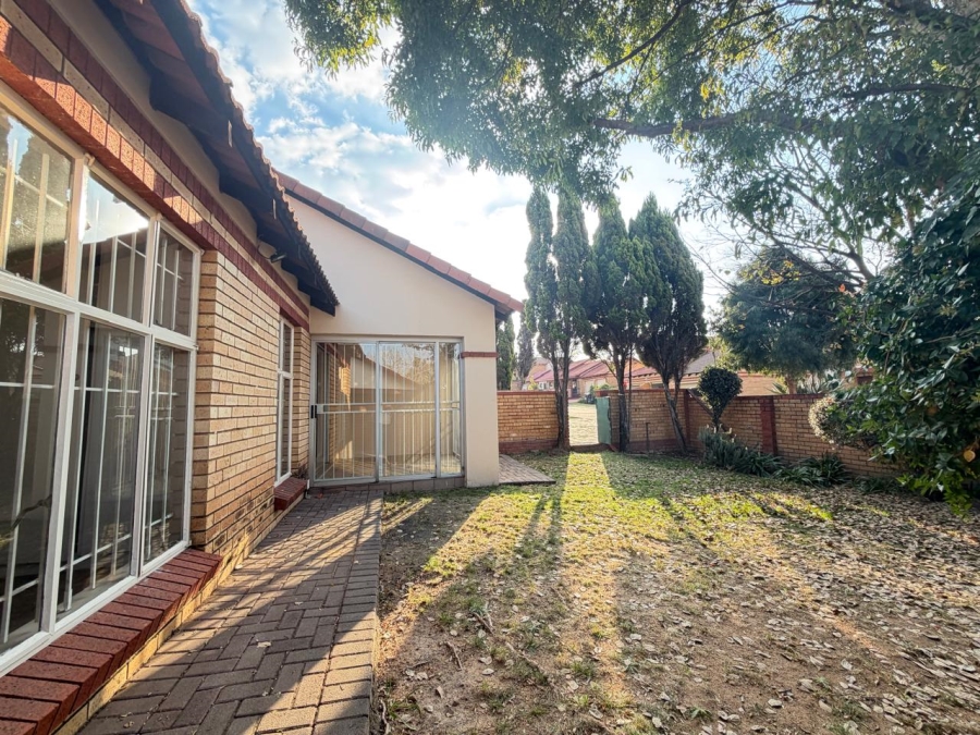 To Let 2 Bedroom Property for Rent in Noordwyk Gauteng