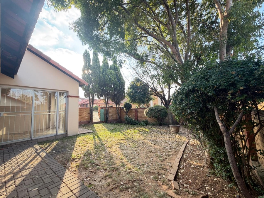 To Let 2 Bedroom Property for Rent in Noordwyk Gauteng