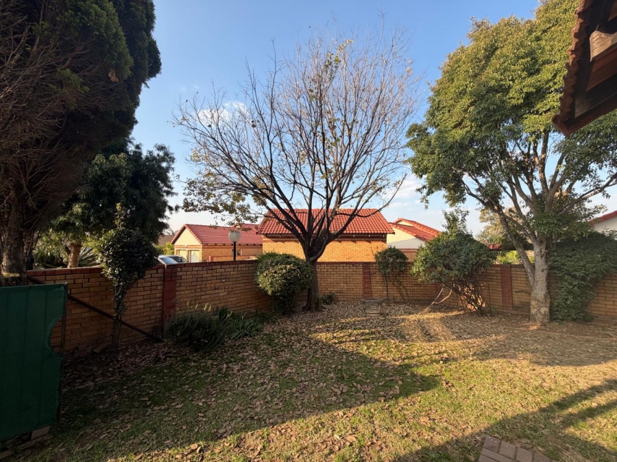 To Let 2 Bedroom Property for Rent in Noordwyk Gauteng