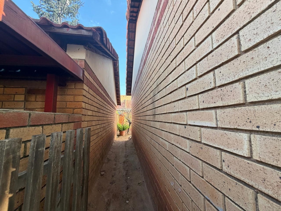 To Let 2 Bedroom Property for Rent in Noordwyk Gauteng