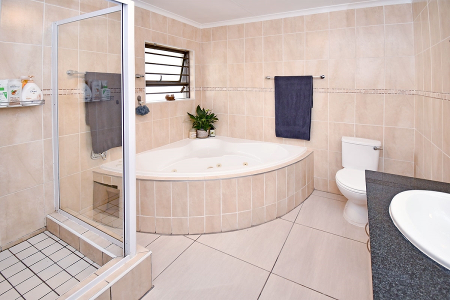 3 Bedroom Property for Sale in Broadacres Gauteng