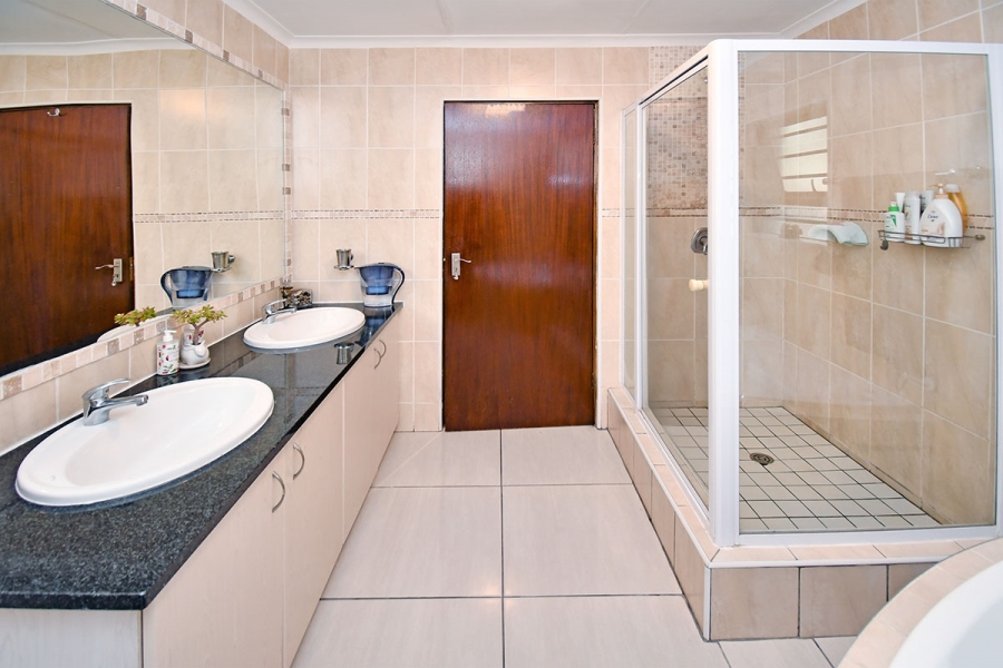 3 Bedroom Property for Sale in Broadacres Gauteng