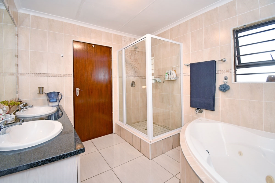 3 Bedroom Property for Sale in Broadacres Gauteng