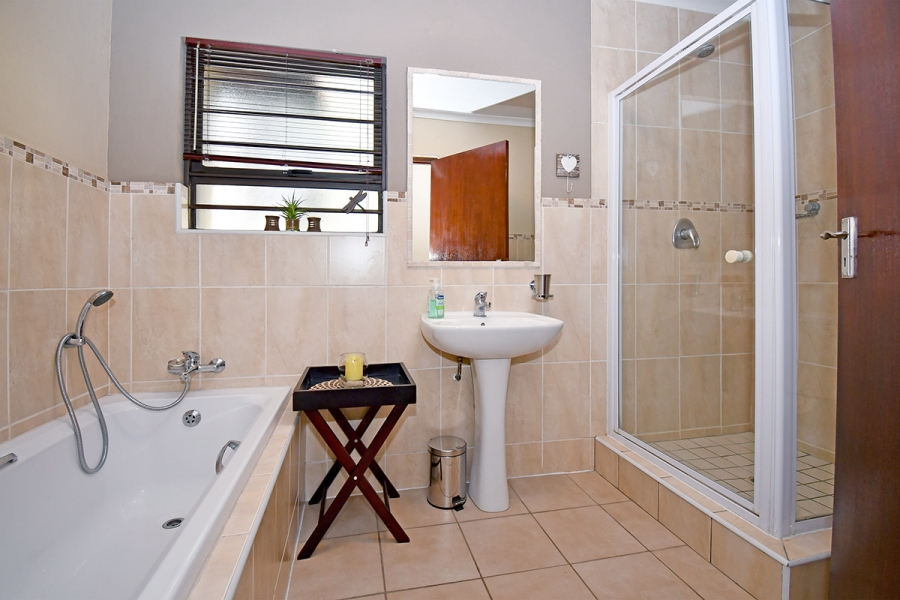 3 Bedroom Property for Sale in Broadacres Gauteng