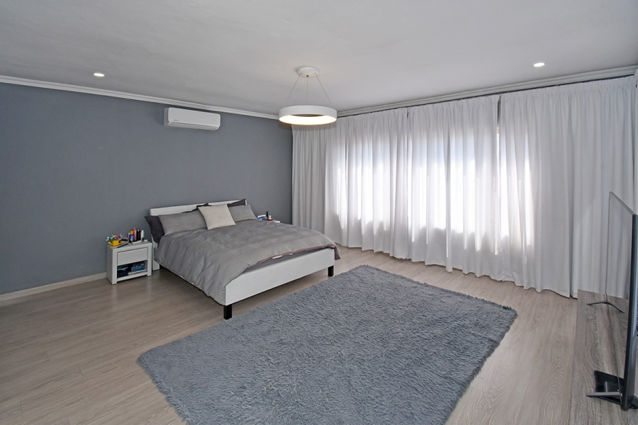 4 Bedroom Property for Sale in Broadacres Gauteng
