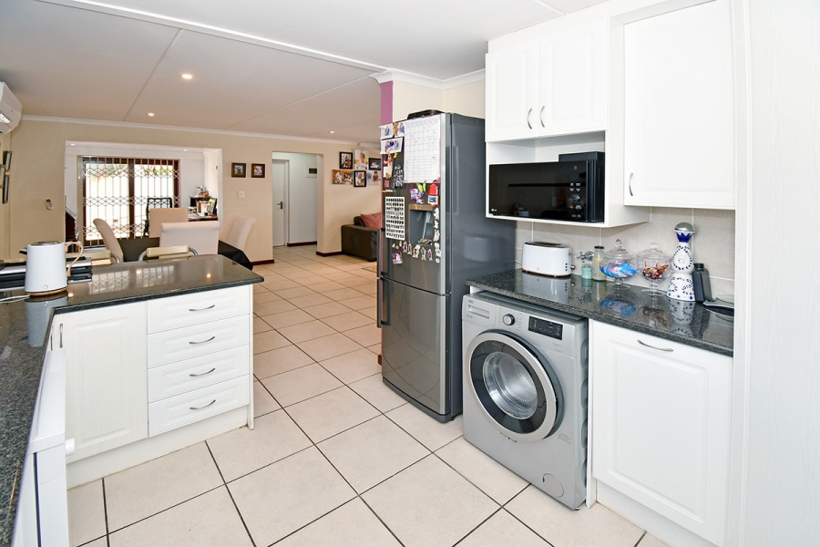 4 Bedroom Property for Sale in Broadacres Gauteng