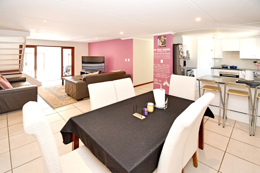 4 Bedroom Property for Sale in Broadacres Gauteng