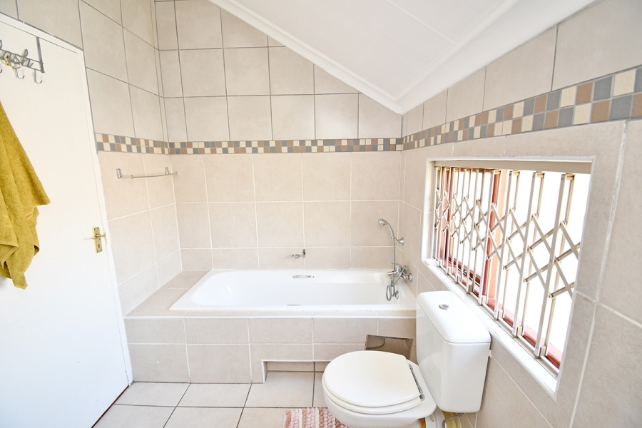 4 Bedroom Property for Sale in Broadacres Gauteng