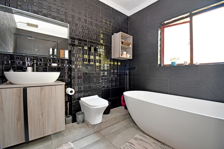 4 Bedroom Property for Sale in Broadacres Gauteng